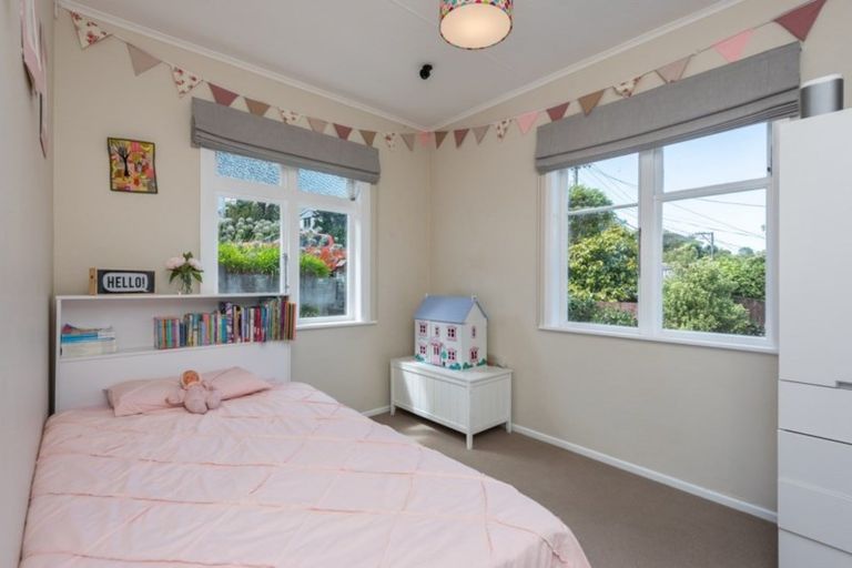 Photo of property in 87 Parkvale Road, Karori, Wellington, 6012