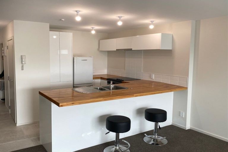 Photo of property in 2/270 Onewa Road, Birkenhead, Auckland, 0626