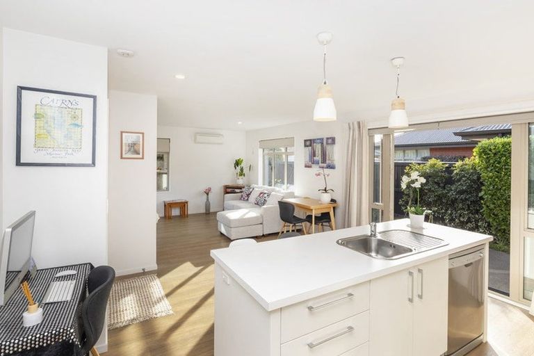 Photo of property in 2/36 Tuckers Road, Redwood, Christchurch, 8051