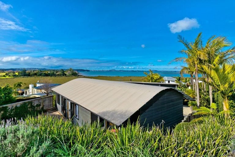 Photo of property in 18 Oakpark Place, West Harbour, Auckland, 0618