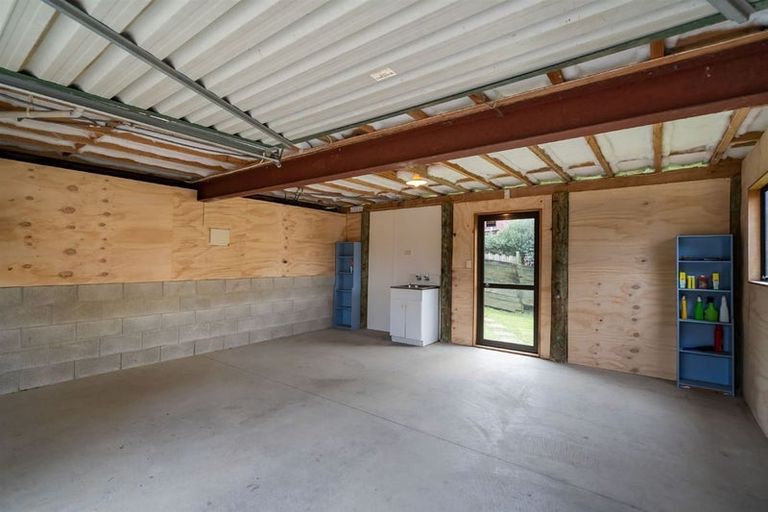 Photo of property in 2/11 Sunhaven Avenue, Glenfield, Auckland, 0629