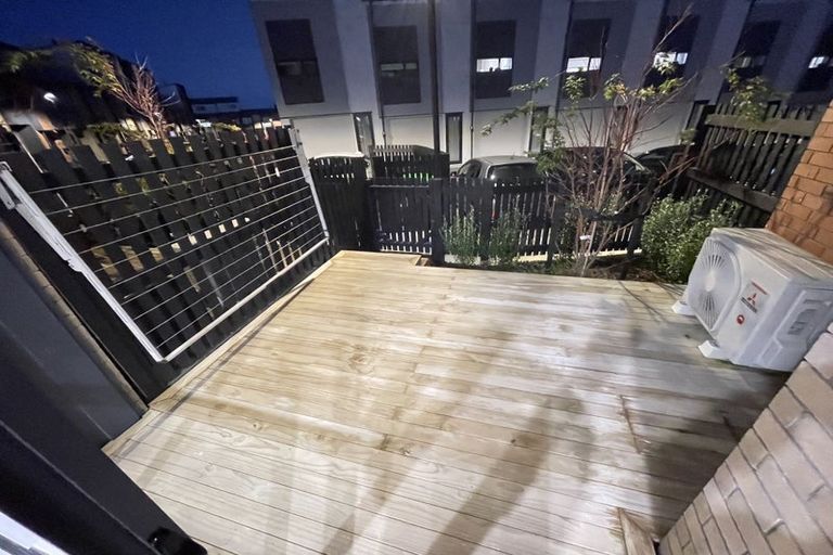 Photo of property in 42e Westgate Drive, Westgate, Auckland, 0614