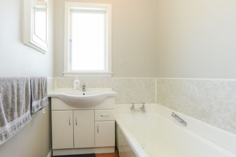 Photo of property in 4 Elizabeth Place, Clive, 4102