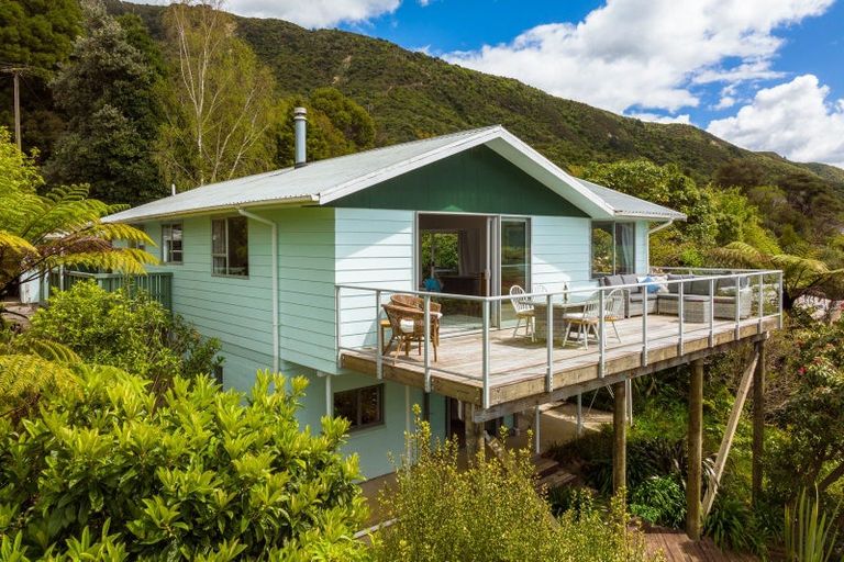 Photo of property in 685 Queen Charlotte Drive, Havelock, Picton, 7281