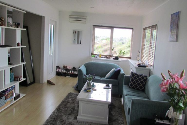Photo of property in 1/20 Tetrarch Place, Totara Vale, Auckland, 0629