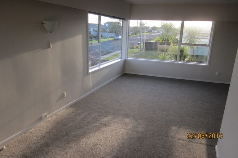 Photo of property in 1/8 Tobruk Crescent, Milford, Auckland, 0620