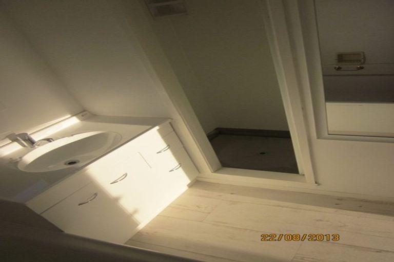 Photo of property in 1/8 Tobruk Crescent, Milford, Auckland, 0620