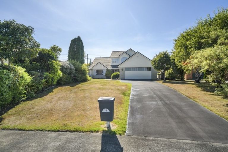 Photo of property in 15 Rosebank Avenue, Kelvin Grove, Palmerston North, 4414