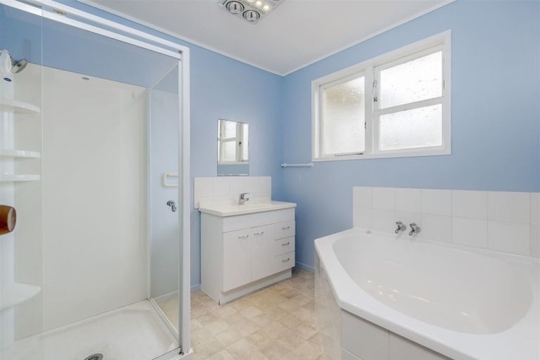 Photo of property in 30 Sunnypark Avenue, Rosehill, Papakura, 2113