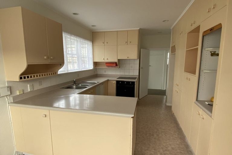 Photo of property in 1/158 Newlands Road, Newlands, Wellington, 6037