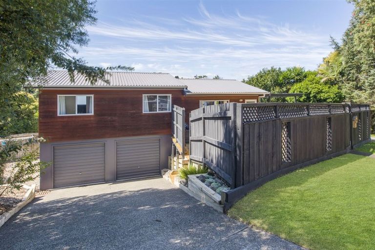 Photo of property in 2/30 Witheford Drive, Bayview, Auckland, 0629