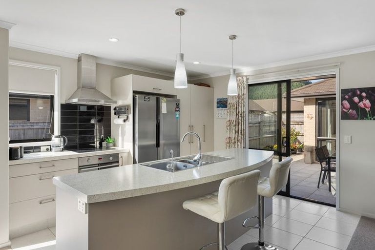 Photo of property in 12 Mcgregor Place, Paraparaumu, 5032