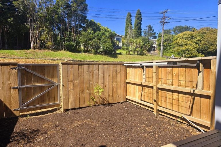 Photo of property in 2/11 Seymour Road, Sunnyvale, Auckland, 0612