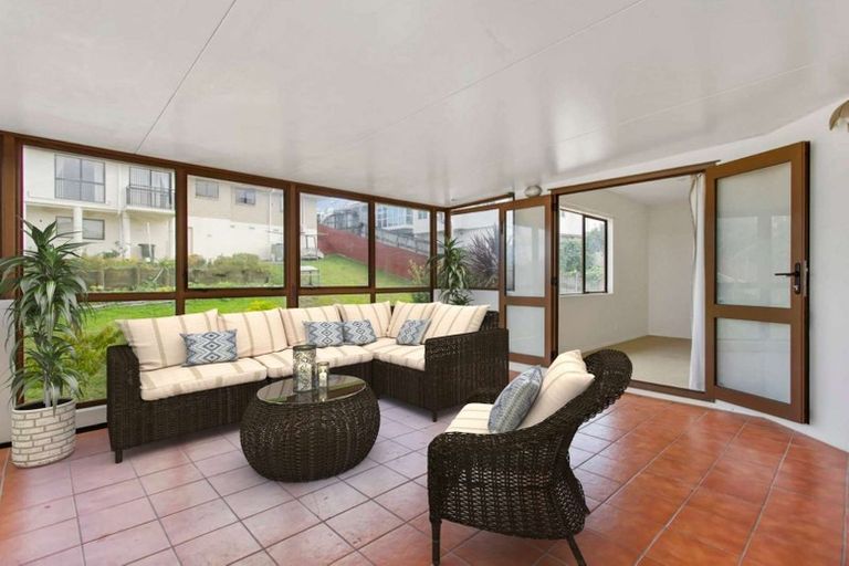 Photo of property in 2 Pistachio Place, Goodwood Heights, Auckland, 2105