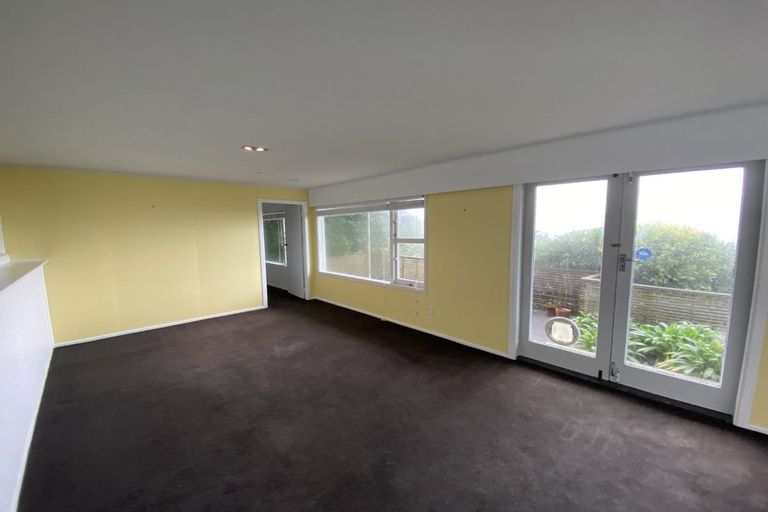 Photo of property in 54 Fortification Road, Karaka Bays, Wellington, 6022