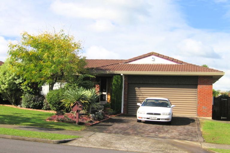 Photo of property in 12 Billabong Place, Botany Downs, Auckland, 2010