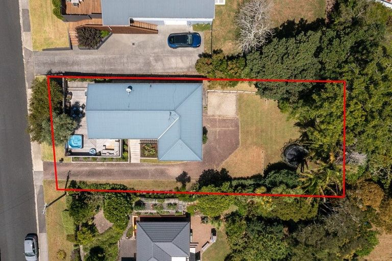 Photo of property in 34 Tiri Tiri Road, Birkdale, Auckland, 0626