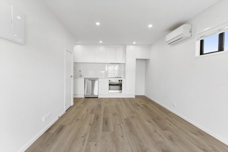 Photo of property in 22a Graham Avenue, Te Atatu Peninsula, Auckland, 0610