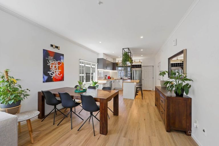 Photo of property in 16 Mulvaney Crescent, Henderson, Auckland, 0612