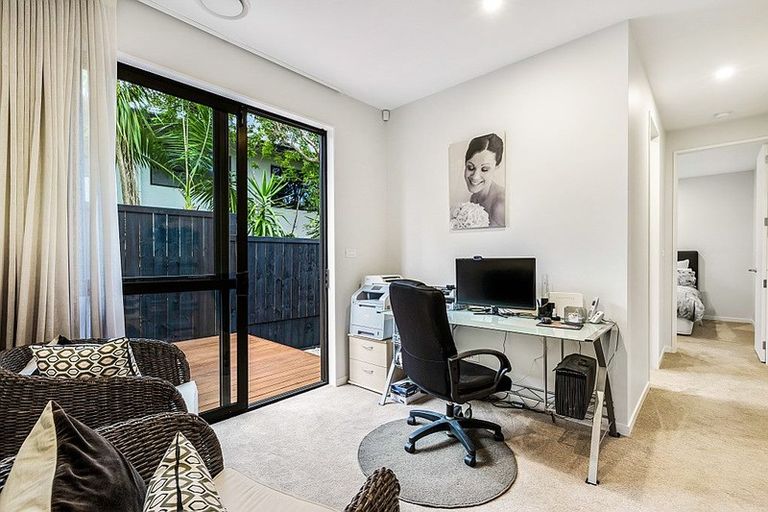 Photo of property in 34a Lyons Avenue, Murrays Bay, Auckland, 0630