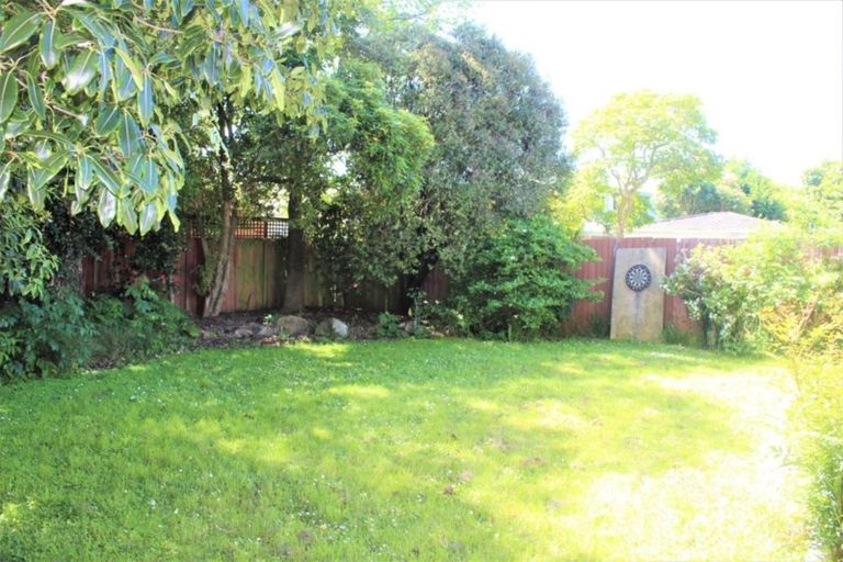 Photo of property in 28 Newbridge Place, Ilam, Christchurch, 8041