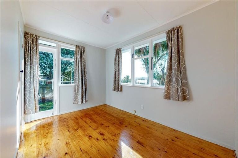 Photo of property in 14 Surprise Place, Cannons Creek, Porirua, 5024