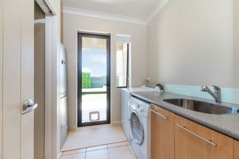 Photo of property in 298 Point Drive, Dannemora, Auckland, 2016