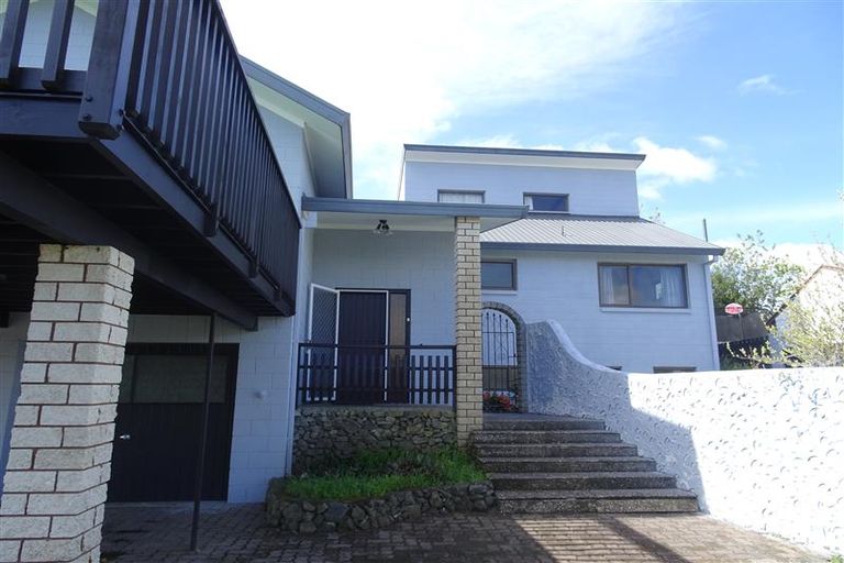 Photo of property in 2 Pamir Place, Welcome Bay, Tauranga, 3112