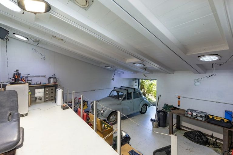 Photo of property in 58 Seaview Road, Piha, 0772