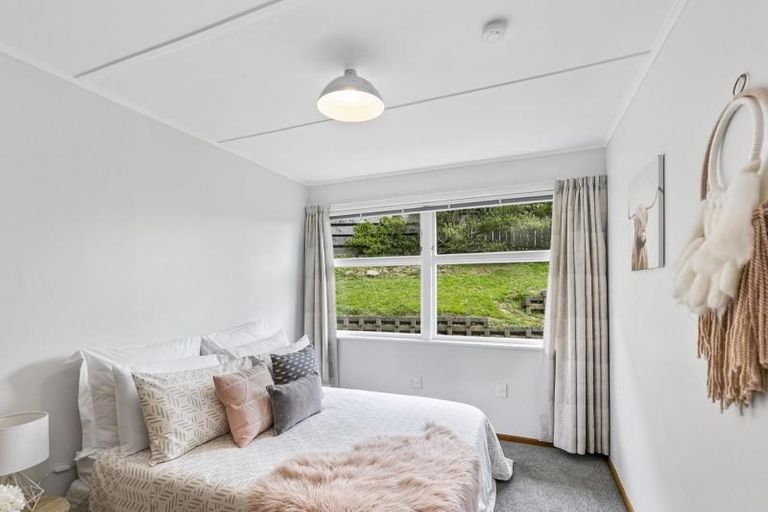 Photo of property in 19 Diane Grove, Paparangi, Wellington, 6037