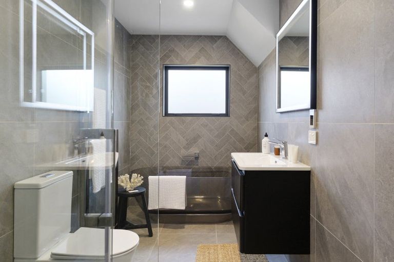 Photo of property in 7 Hatherly Lane, Mount Pleasant, Christchurch, 8081