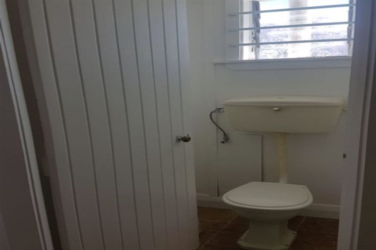 Photo of property in 52 Evans Road, Glen Eden, Auckland, 0602