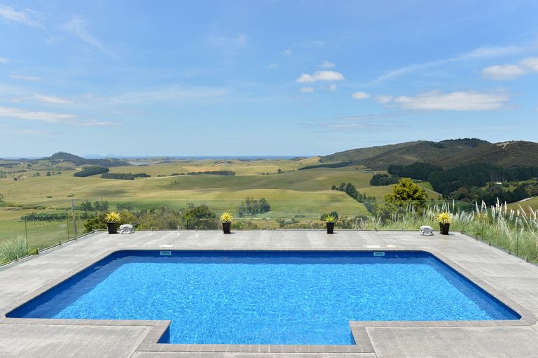 Photo of property in 77 Rangiuru Drive, Parua Bay, Onerahi, 0192