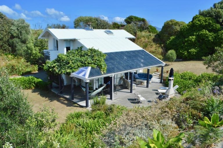 Photo of property in 100 Paetawa Road, Peka Peka, Waikanae, 5391