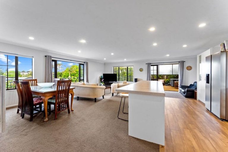 Photo of property in 2/12 Sunnynook Road, Sunnynook, Auckland, 0620