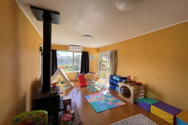 Photo of property in 21 Lisa Rise, Half Moon Bay, Auckland, 2012