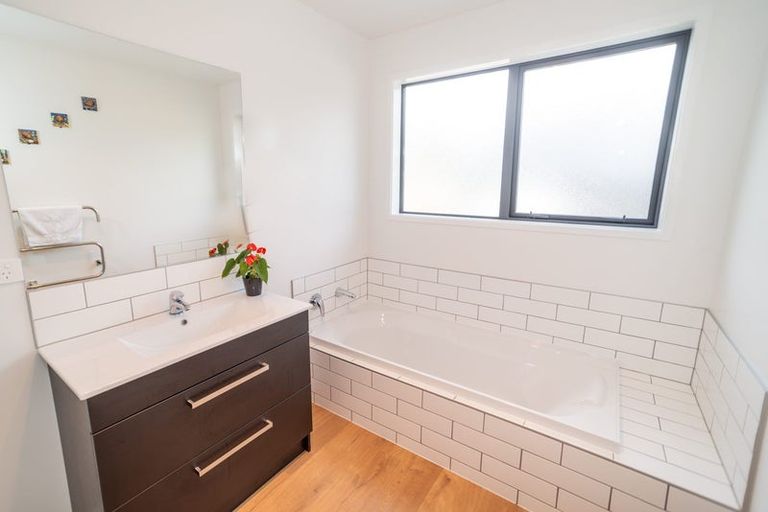 Photo of property in 47 Peregrine Falcon Road, Mount Creighton, Queenstown, 9371