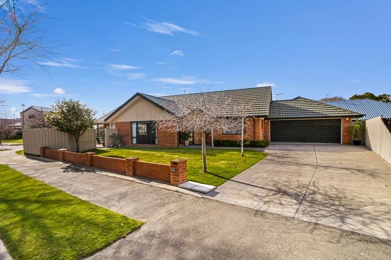 Photo of property in 4 Chesterfield Mews, Russley, Christchurch, 8042