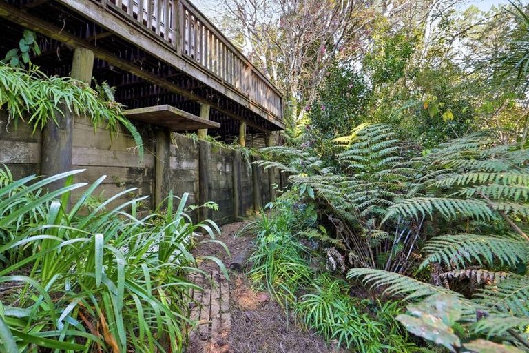 Photo of property in 1/11 Saddleback Rise, Murrays Bay, Auckland, 0630