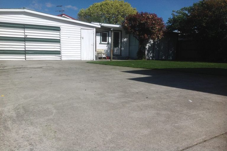 Photo of property in 13 Belfast Road, Belfast, Christchurch, 8051