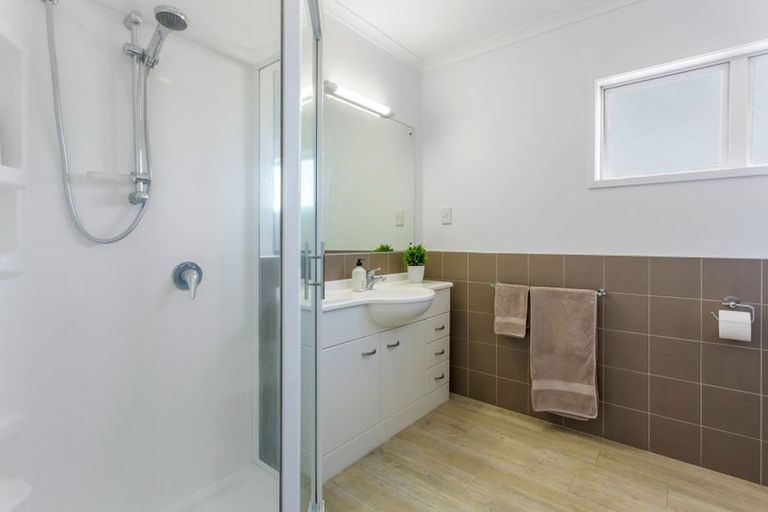 Photo of property in 418a Old Te Atatu Road, Te Atatu Peninsula, Auckland, 0610