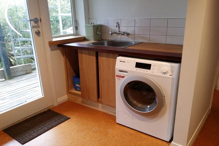 Photo of property in 98a Totara Road, Miramar, Wellington, 6022