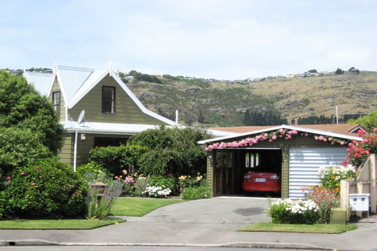 Photo of property in 11 Warner Place, Heathcote Valley, Christchurch, 8022