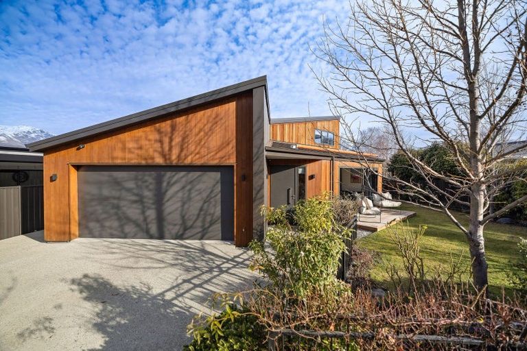 Photo of property in 20 Adamson Drive, Arrowtown, 9302