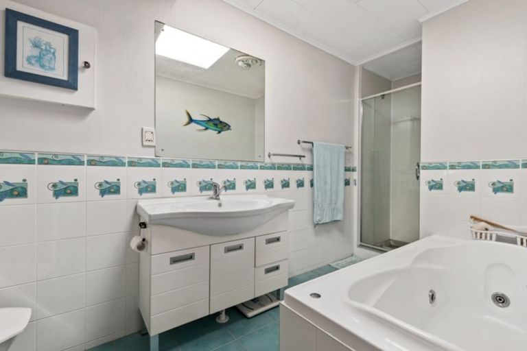 Photo of property in 27 Point Street, Raglan, 3225