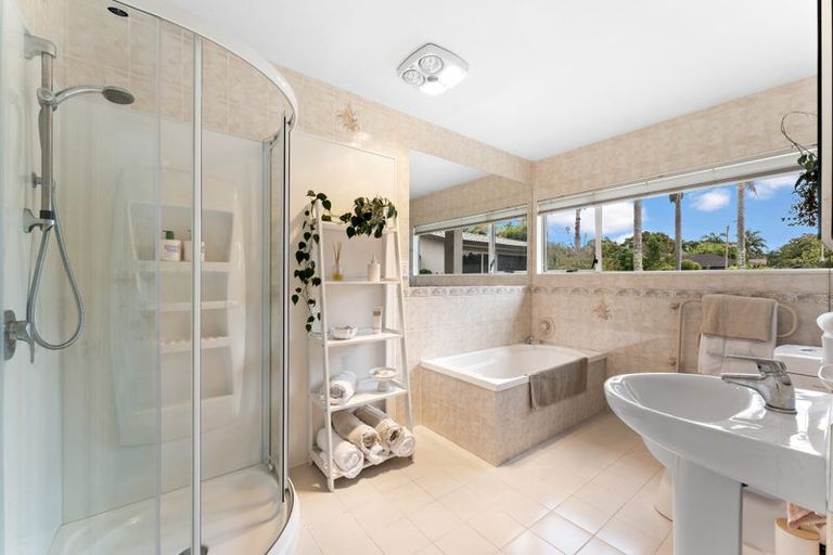 Photo of property in 35 Cloverfields Drive, Waimauku, 0812