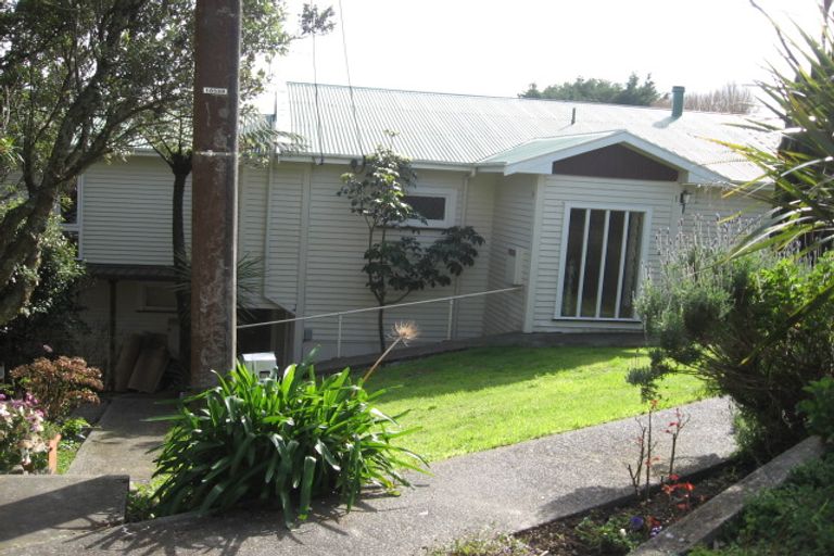 Photo of property in 1 Espin Crescent, Karori, Wellington, 6012