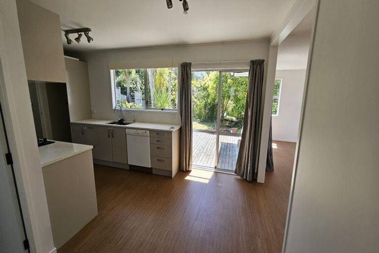 Photo of property in 15 Hewlett Road, Massey, Auckland, 0614