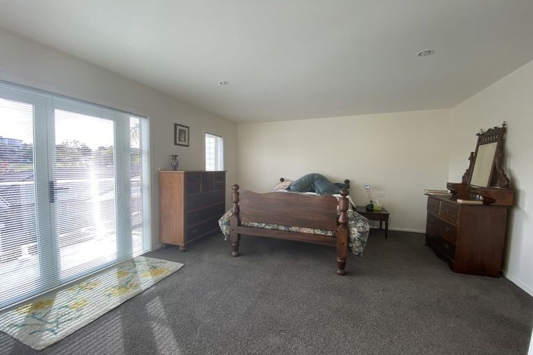 Photo of property in 4/14 Fields Parade, Oteha, Auckland, 0632