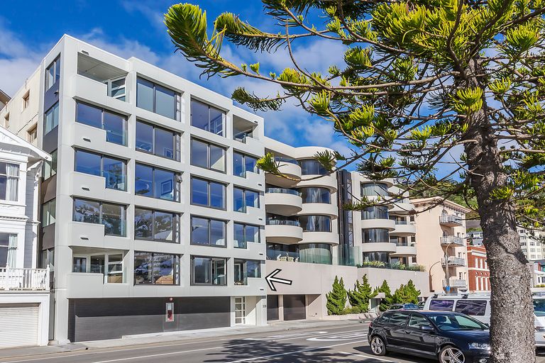 Photo of property in 318 Oriental Parade, Oriental Bay, Wellington, 6011